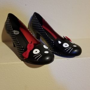 TUK cat heels